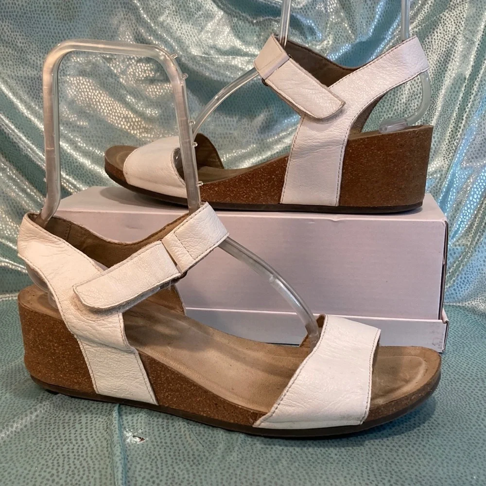 WHITE size 9.5 White Mountain cork‎ heel wedge hook & loop closure comfy! Fc 2